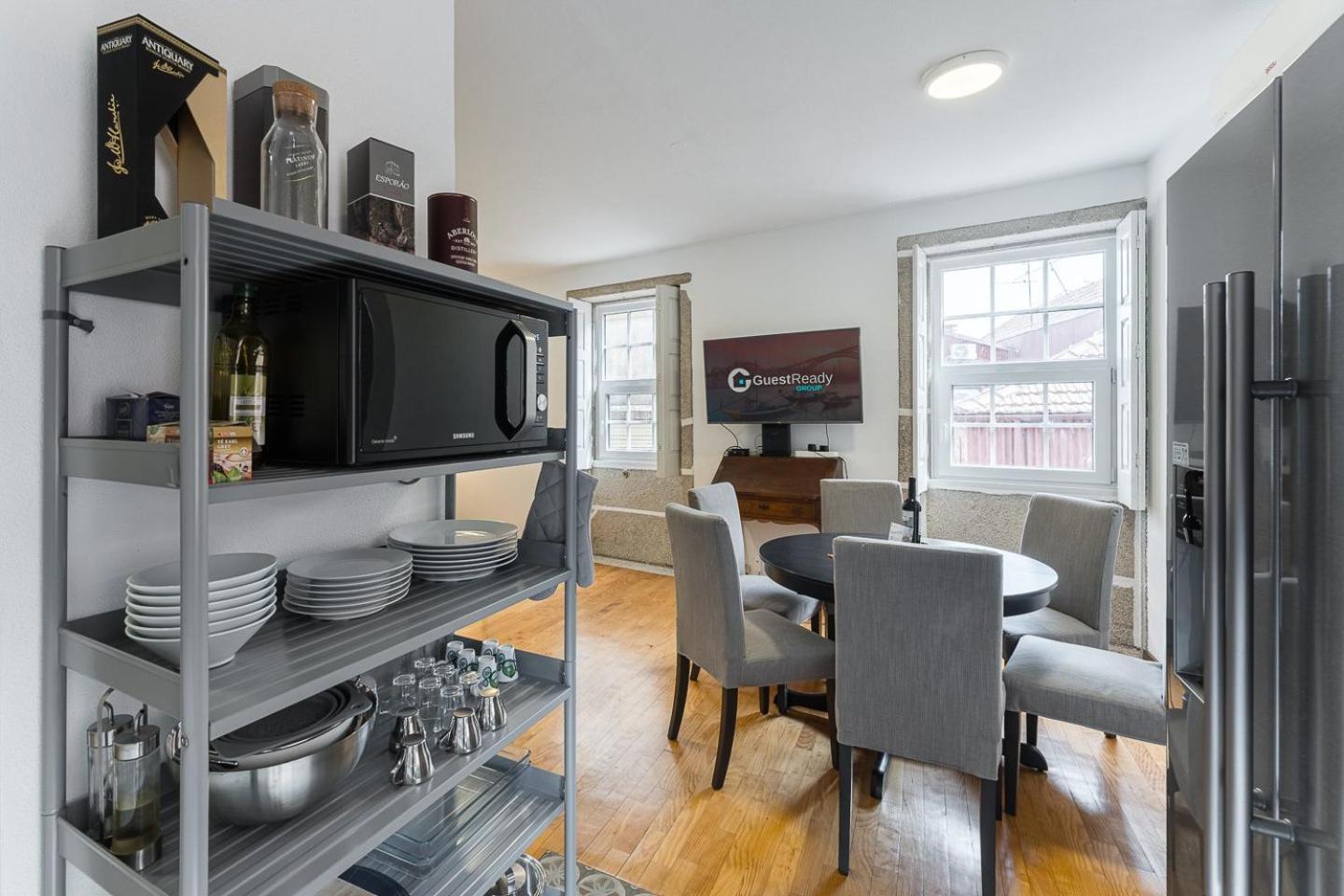 Guestready - Modern Duplex, Neo-Classical Building Porto Luaran gambar