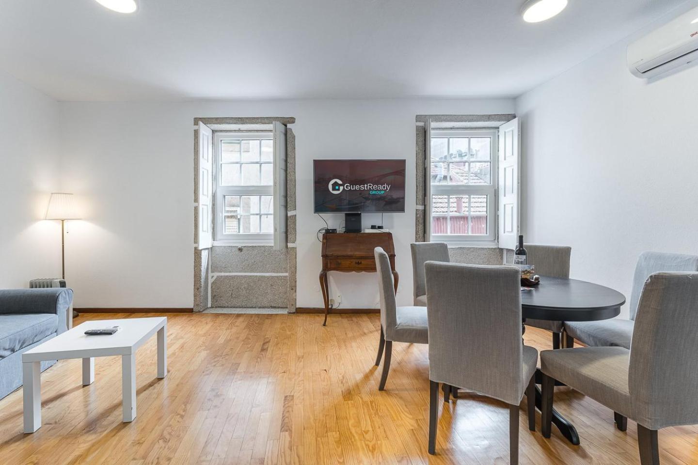 Guestready - Modern Duplex, Neo-Classical Building Porto Luaran gambar