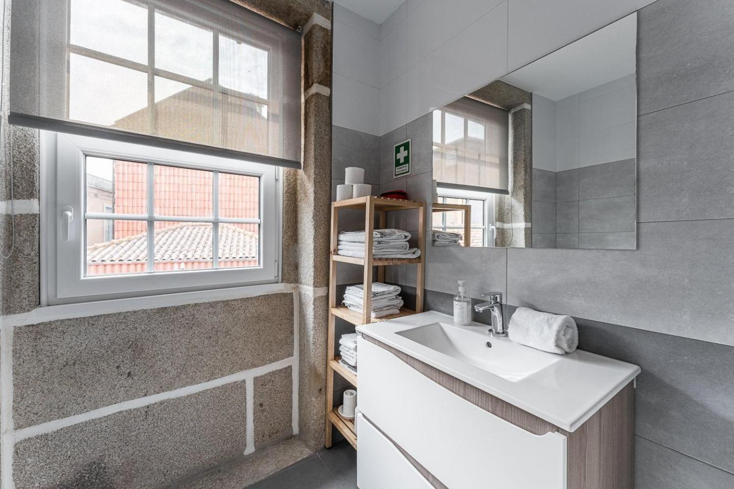 Guestready - Modern Duplex, Neo-Classical Building Porto Luaran gambar